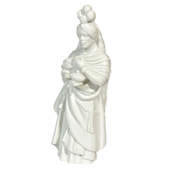 Vintage Avon Nativity Collectibles Magi Kaspar White Porcelain‎ Figurine 1982 - Picture 1 of 9